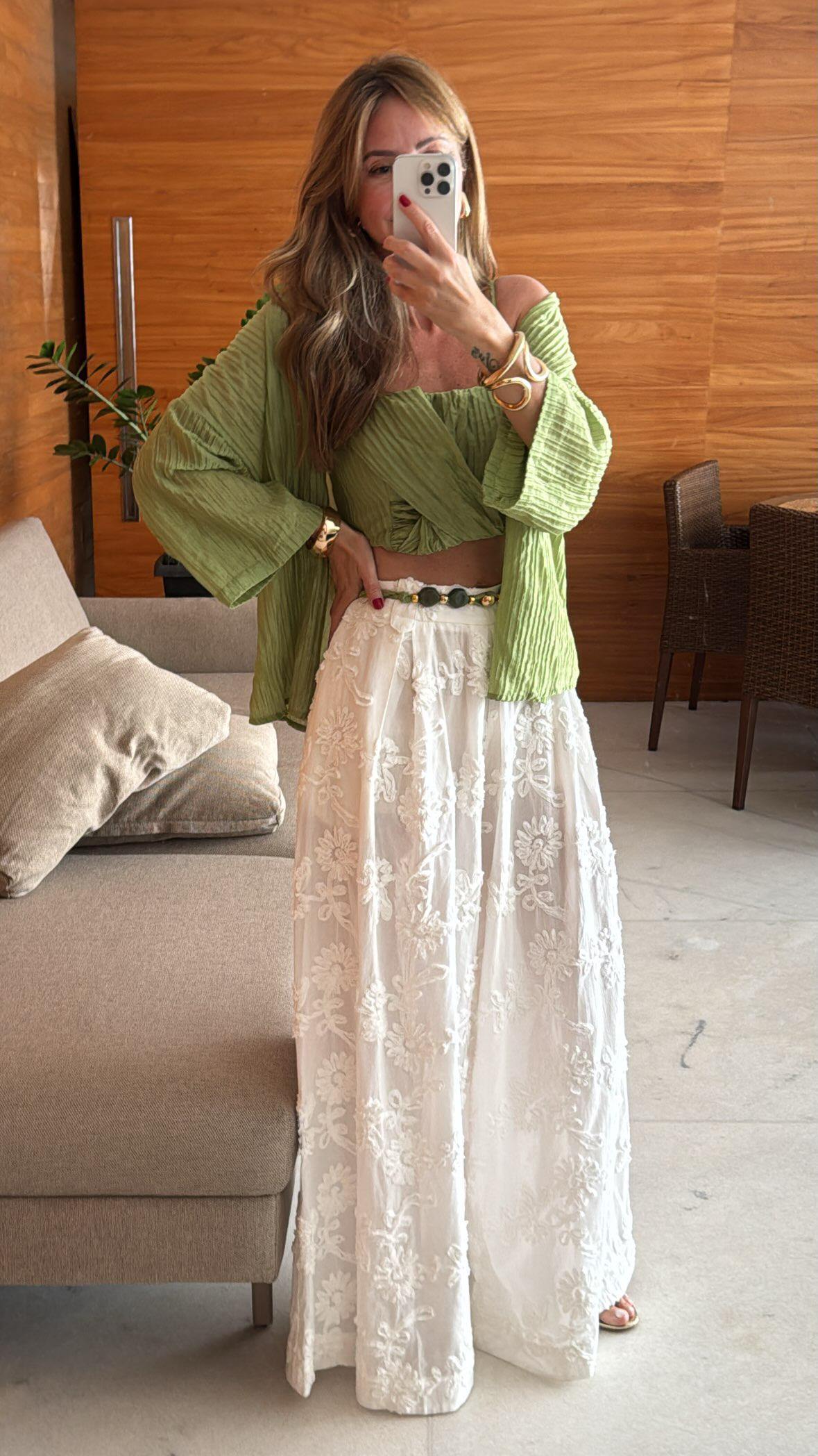 Calça pantalona com prega em algodão